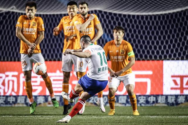 2026世界杯：赛场之外的热潮与挑战